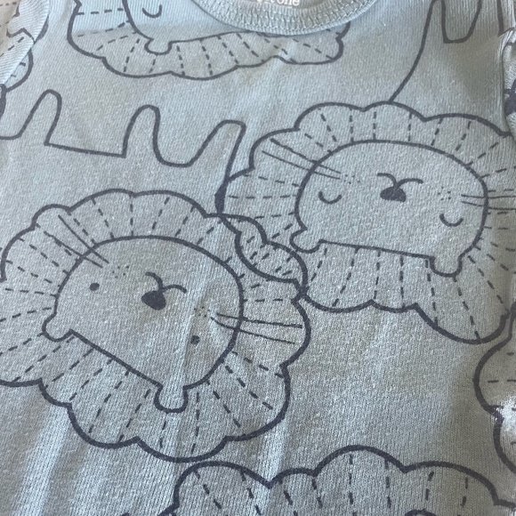 BABY BOY SIZE 6 MONTH SHORT SLEEVE ONSIES - Picture 4 of 10